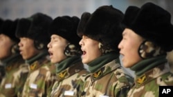 Paramilitary recruits take part in a regular training at an army base in Yinchuan, Ningxia Hui Autonomous Region, 12 Jan 2011