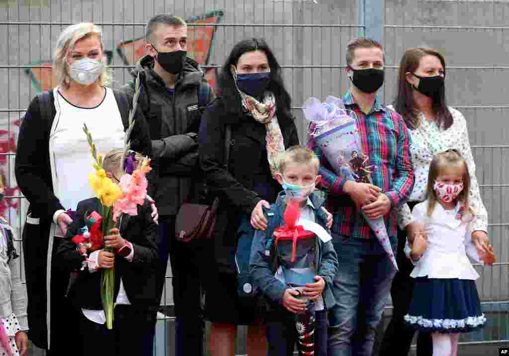 بازگشایی مدارس در شهر وین اتریش. شیوع کرونا خانواده ها را برای بازگرداندن بچه‌ها به مدارس نگران کرده است. 