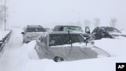 Hundreds of cars have been stranded on Chicago's Lake Shore Drive, February 2, 2011