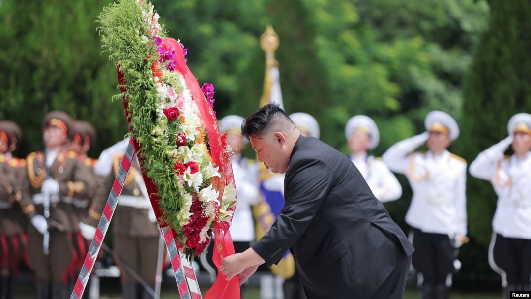 金正恩在“胜利日”前夕赴中国志愿军陵墓致敬韩美正密切监视韩半岛局势