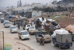Syrian flee the advance of the government forces in the province of Idlib, Syria, towards the Turkish border, Jan. 29, 2020.