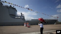 Visitor photographs missile destroyer Haikou 171, Hong Kong, April 30, 2012.