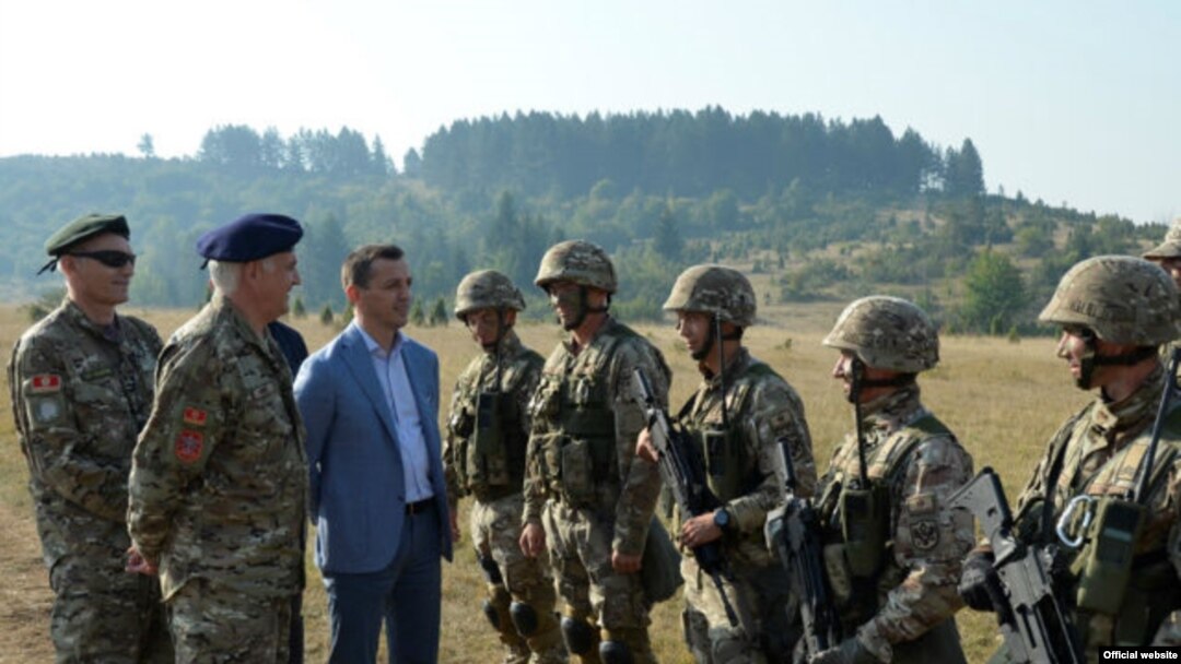 Ministar odbrane Crne Gore Predrag Bošković sa pripadnicima Vojske Crne Gore (rtcg.me)