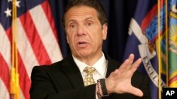 Andrew Cuomo, no obstante, pidió actuar con cautela y recalcó que para evitar un repunte es necesario evitar cometer "una temeridad". 