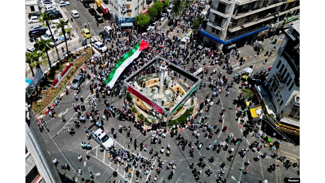 Warga Palestina saat unjuk rasa saat mereka memperingati 75 tahun Nakba di Ramallah di Tepi Barat yang diduduki Israel pada 15 Mei 2023. (Foto: REUTERS/ Mohammed Torokman)