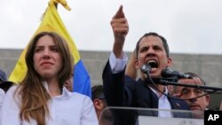 Juan Guaidó, presidente encargado de Venezuela regresó a su país acompañado de su esposa Fabiana Rosales, el lunes 4 de marzo.