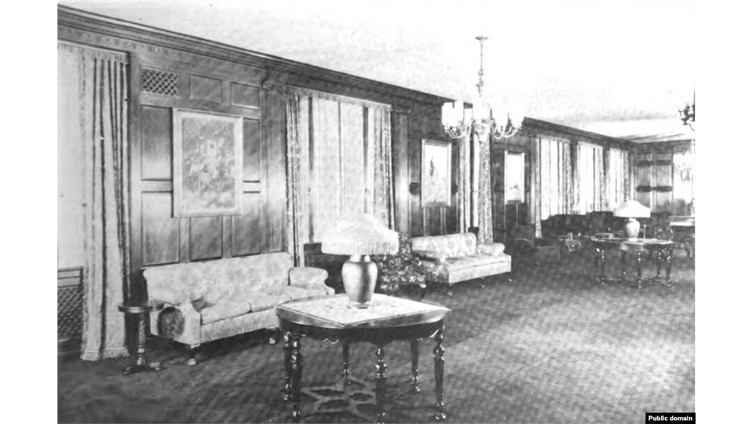 Džon Alden soba na prvom spratu Hotela Ruzvelt, fotografisana 1925. godine za magazin "Hotel Monthly". (HathiTrust)