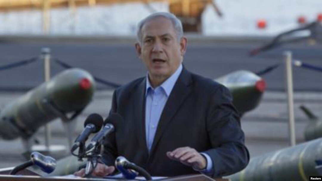 Perdana Menteri Israel Benjamin Netanyahu berbicara pada wartawan di markas angkatan laut di Eliat (10/3).