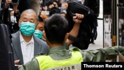Tư liệu: Tỷ phú truyền thông Jimmy Lai, nhà sáng lập Apple Daily, rời tòa án ở Hong Kong