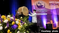 Duta Besar Indonesia Untuk Amerika Rosan Perkasa Roeslani membuka Muktamar Indonesian Muslim Society in America (IMSA) – Malaysian Islamic Student Group (MISG) di Los Angeles, pada 26 Desember 2021. (Foto: Courtesy of KBRI DC)