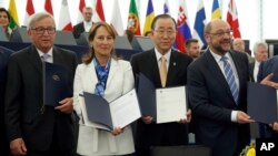 Parlemen Eropa, disaksikan oleh Sekjen PBB Ban Ki-moon, sepakat mendukung ratifikasi perjanjian iklim Paris hari Selasa (4/10).