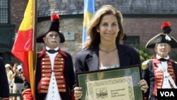 Arantxa Sanchez-Vicario saat dinyatakan masuk dalam daftar International Tennis Hall of Fame di Newport, Rhode Island. AS (14 Juli 2007).