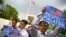 马来西亚执政党联盟国民阵线在金正男遇刺后于朝鲜大使馆前抗议。