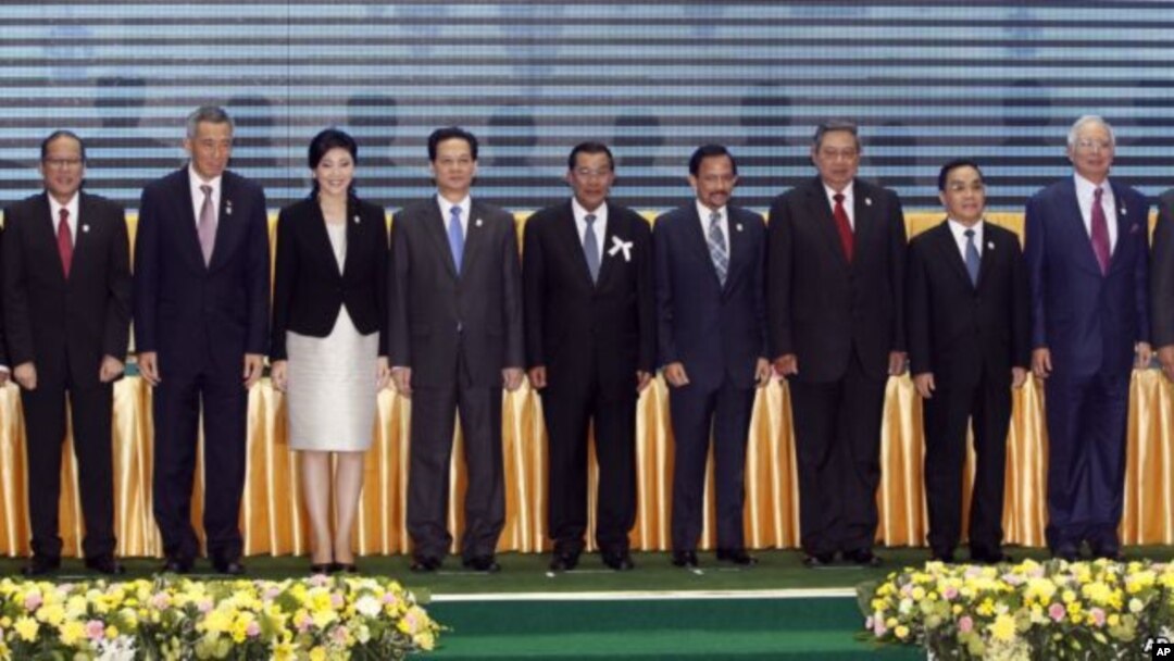 Para kepala negara ASEAN dalam acara KTT ASEAN di Phnom Penh, Kamboja (foto:dok). 