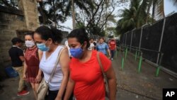 Los médicos y familiares de víctimas aparentes de la pandemia dicen que el gobierno ha pasado de negar la presencia de la enfermedad en el país a tratar activamente de ocultar su propagación.