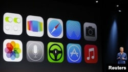 Apple presentó la actualización iOS 7.1 que inlucluye, entre otras cosas, la función CarPlay, para utilizarla con tu vehículo.