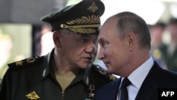 Sergej Šojgu i Vladimir Putin, septembar 2018. godine (Alexey NIKOLSKY / POOL / AFP)
