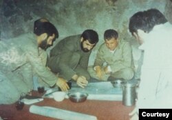 اکبر هاشمی رفسنجانی رئیس وقت مجلس در سالهای آخر، اختیارات زیادی از سوی آیت الله خمینی برای اداره جنگ یافت و محسن رضایی دستورات او را اجرا می‌کرد. عکس از رسانه‌های ایران.