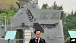 29일 한국 해군 2함대 사령부에서 열린 '제2 연평해전' 기념식에 참석한 이명박 한국 대통령.