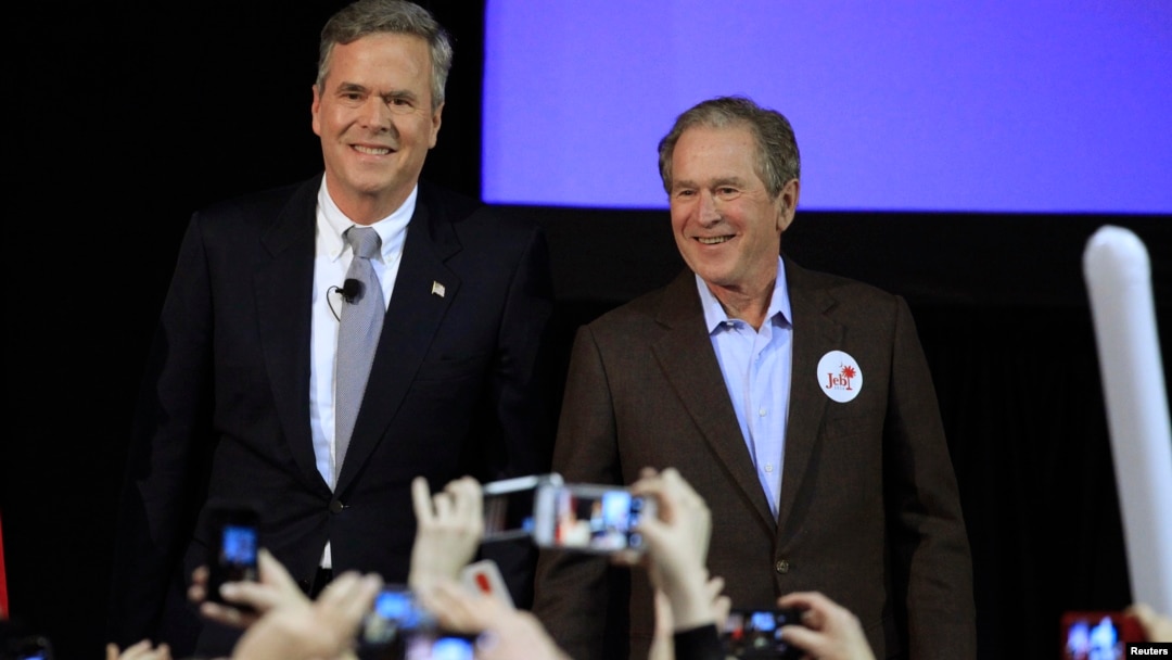 Republican U.S. presidential candidate Jeb Bush (L) is joined by his brother former, U.S. President George W. Bush, on the campaign trail for the first time in the 2016 campaign at a rally in North Charleston, South Carolina, Feb. 15, 2016. 