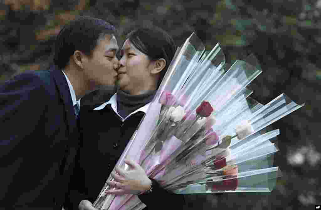 Chung Chen-han (L), 28, kisses Tsai Yong-chen, 27, after she accepted his wedding proposal on Valentine's Day in Taipei, Taiwan, February 14, 2012. (REUTERS)
