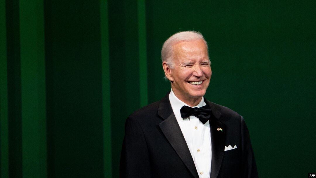 El presidente de EEUU, Joe Biden, sonríe durante una cena de honor al primer ministro indio Narenda Modi en la Casa Blanca el 22 de junio de 2023.
