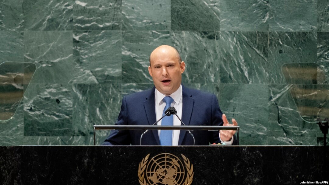 Perdana Menteri Israel Naftali Bennett menyampaikan pidatonya dalam Sidang Majelis Umum PBB yang ke-76 di New York pada 27 September 2021. (Foto: AFP/John Minchillo)