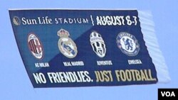 La publicidad anuncia lo que se viene, "Nada de amistosos, sólo fútbol", eso es lo que proponen esta noche el Real Madrid y el Chelsea.