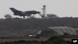 A warplane comes in to land after completing a mission at Britain's Royal Air Force Base in Akrotiri near the southern city of Limassol, Cyprus, Sept. 27, 2014. 