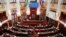Session des députés boliviens le report des élections en raison de la pandémie de Covid-19, La Paz, 29 avril 2020. Les élections générales ont été reportées deux fois. (Reuters/David Mercado)