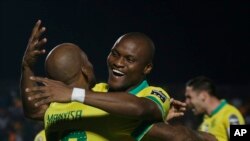 Wachezaji wa Afrika Kusini wakisherehekea goli lao kabla ya Senegal kusawazisha