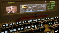 Centro de control de la sonda lunar Chang'e-3 en Beijing, desde donde se guía al vehículo explorador chino que ya recorre la superficie lunar.