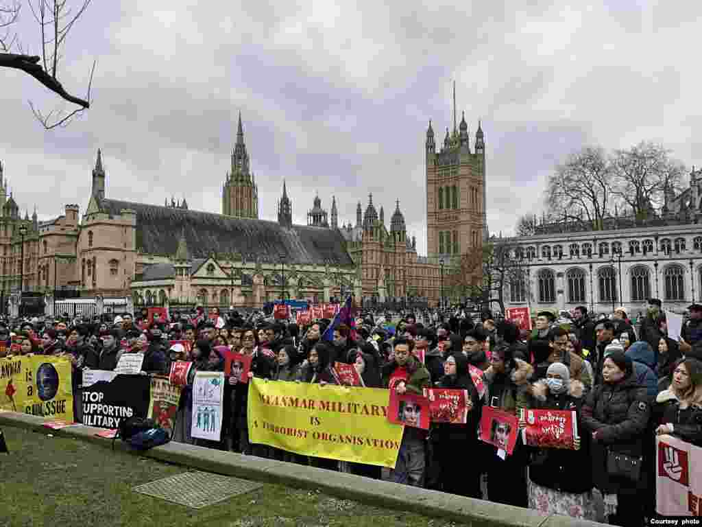 ယူကေနိုင်ငံ လန်ဒန်မြို့တော်မှာ ဒီနေ့ကျင်းပတဲ့ စစ်တပ်အာဏာသိမ်း ၄ နှစ်ပြည့် ဆန့်ကျင်ဆန္ဒပြပွဲ မြင်ကွင်း။ ဖေဖေါ်ဝါရီ ၁၊ ၂၀၂၅ (Photo credit: NUG office, UK)