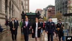 美国国防部长卡特(左二)2015年10月13日同澳大利亚国防部长(左三)在波士顿会晤