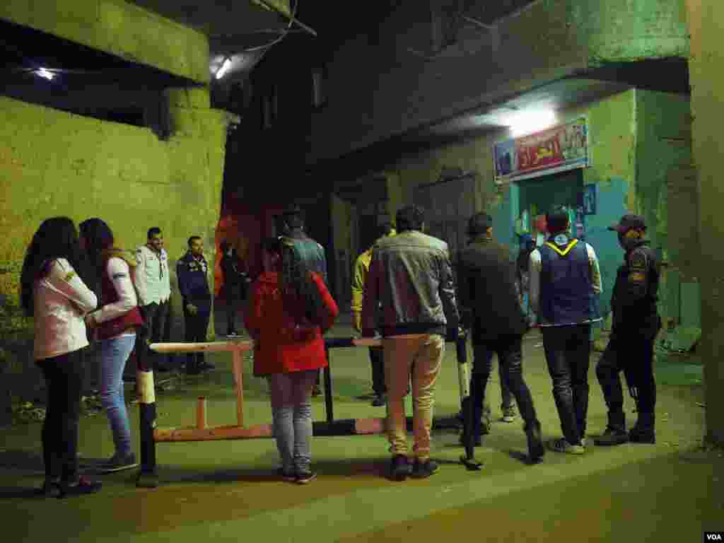 Copts guard their church during Christmas prayers in Cairo, Egypt, Jan. 6, 2017. (H. Elrasam/VOA)