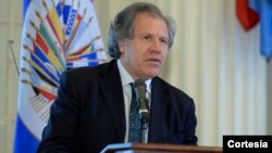 “Nadie puede hablar por el pueblo, porque los pueblos hablan por sí mismos”, apunta Almagro.