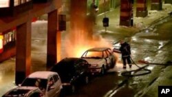 爆炸后赶来的救急车辆