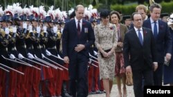 French President Francois Hollande (2ndR), Britain's Prime Minister David Cameron (R), Britain's Prince William (L) and his wife Catherine, the Duchess of Cambridge (2ndL) attend a ceremony at the Franco-British National Memorial in Thiepval near Albert, during the commemorations to mark the 100th anniversary of the start of the Battle of the Somme, northern France, July 1, 2016. 