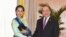 ဗီယက်နမ်ဝန်ကြီးချုပ် Nguyen Xuan Phuc နဲနိုင်ငံတော်င်ပင်ခံပုဂ္ဂိုလ် ဒေါ်အောင်ဆန်းစုကြည်တို့ သီခြားတွေ့ဆုံဆွေးနွေးပွဲ (ဖိလစ်ပိုင် အာဆီယံထိပ်သီးညီလာခံ၊ ဧပြီ ၂၈ ၂၀၁၇)