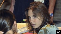 Amanda Knox, right, talks with her lawyer Maria Del Grosso soon after her arrival at the Perugia court in Italy, September 29, 2011.