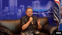 Presiden keenam RI, Susilo Bambang Yudhoyono dalam jumpa pers di kantor DPP Demokrat di Jakarta hari Rabu (2/1). (VOA/Fathiyah Wardah)