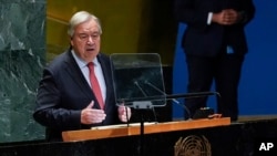 Sekretaris Jendral PBB Antonio Guterres menyampaikan pidato dalam sidang tahunan Majelis Umum PBB ke-79 di markas PBB di New York, pada 24 September 2024. (Foto: AP/Julia Demaree Nikhinson)