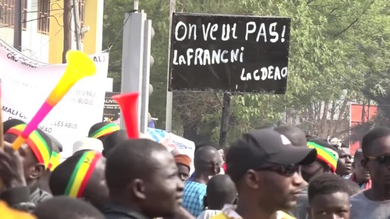 Les Maliens dans la rue pour protester contre les sanctions