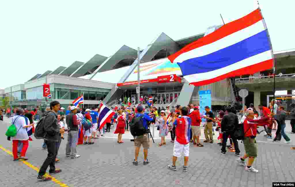 Thai Football fans in Ottawa