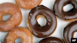 Kue-kue donat yang dijual oleh Krispy Kreme doughnuts di kota Matthews, North Carolina (foto: ilustrasi).