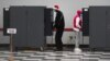 ARHIVA - Ljudi učestvuju u ranom glasanju za drugi krug izbora za predstavnike Džordžije u Senatu SAD, u Atlanti 14. decembra 2020. (Foto: Reuters)