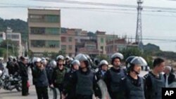 广东汕头海门镇民众抗议，大批武警到场镇压