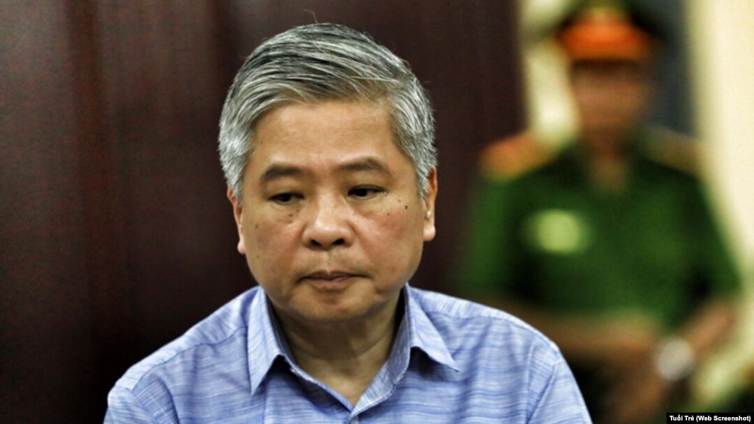 Ông Đặng Thanh Bình nghe tuyên án chiều 2-7. (Ảnh chụp màn hình từ Tuổi Trẻ)
