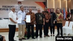 KPU, Bawaslu, KPK , serta Perwakilan dari TKN Jokowi-Maruf dan BPN Prabowo-Sandi dalam acara Pengumuman LHKPN Capres dan Cawapres Pemilu 2019, di Gedung KPU, Jakarta, Jumat, 12 April 2019. (Foto: VOA/Ghita).