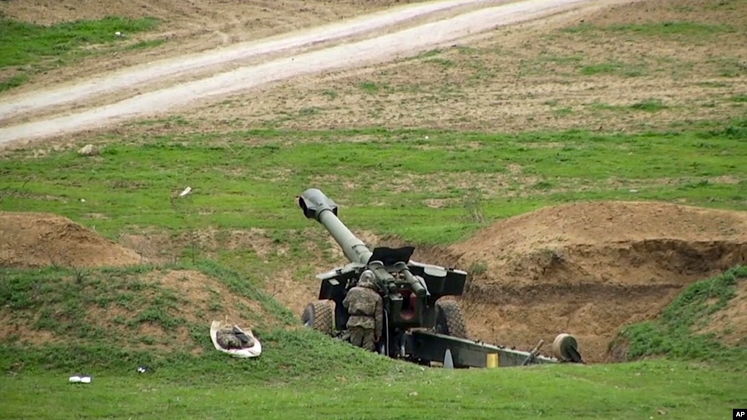 Abasirikare b'igihugu ca Armeniya, mu mihana ya of Mardakert, mu ntara ya Nagorno-Karabakh
